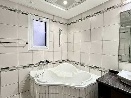 6 Beds Villa photo 26