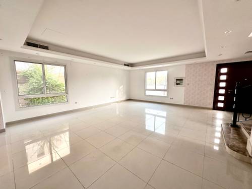 4 Beds Villa photo 8
