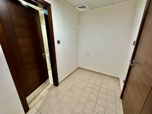 3 Beds Apartment photo 12