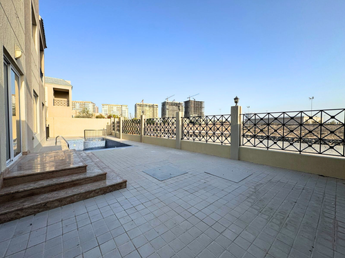 6 Beds Villa photo 9