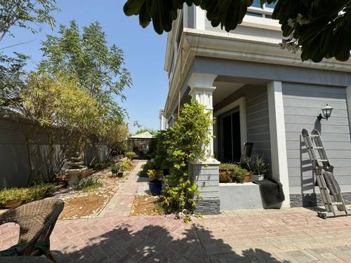 5 Beds Semi-Detached photo 4