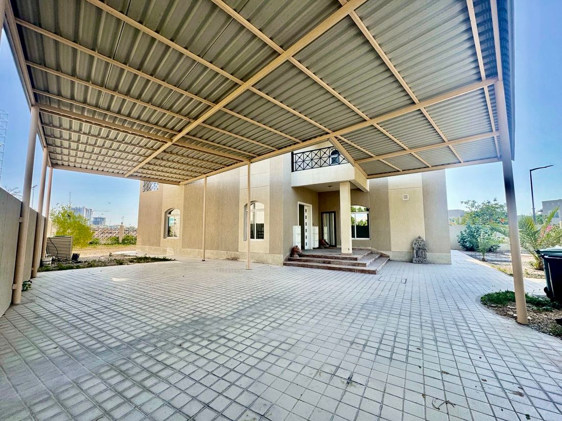 6 Beds Villa photo 2
