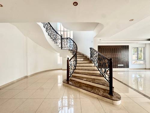 6 Beds Villa photo 18