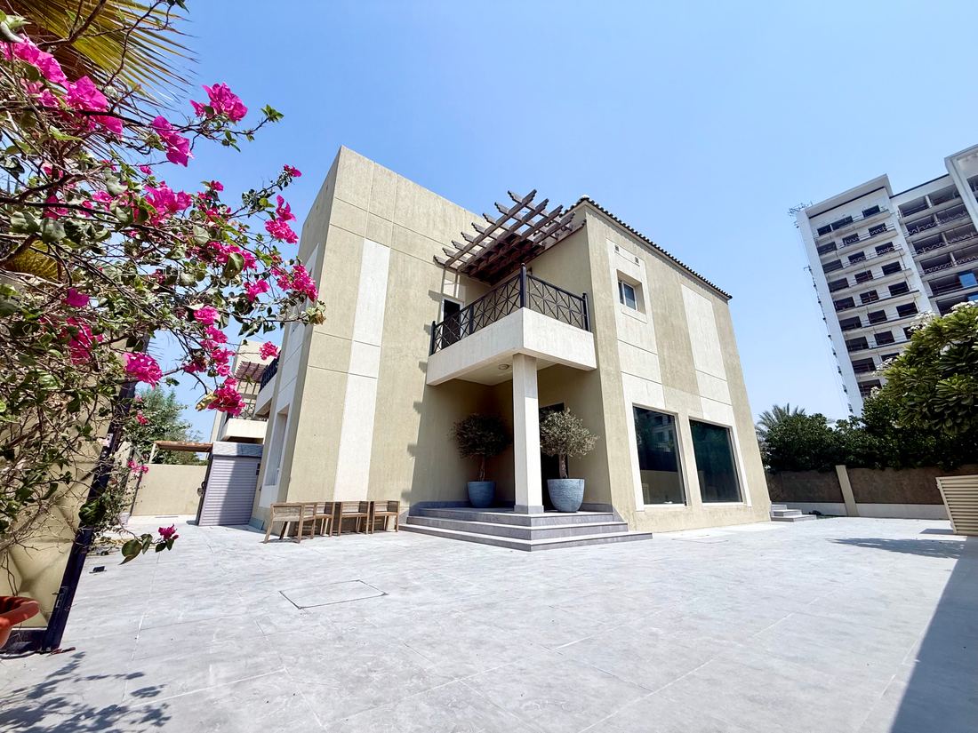 5 Beds Villa photo 2