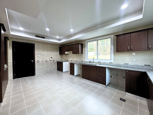 6 Beds Villa photo 15