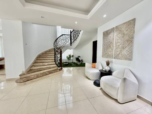 6 Beds Villa photo 7