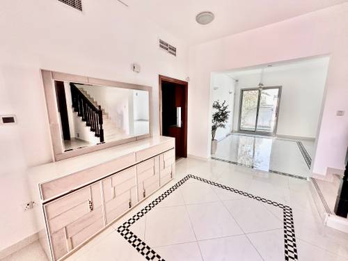 4 Beds Townhouse photo 5
