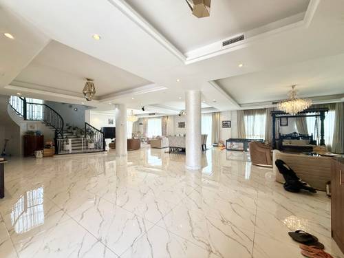 6 Beds Villa photo 12