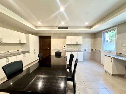6 Beds Villa photo 12