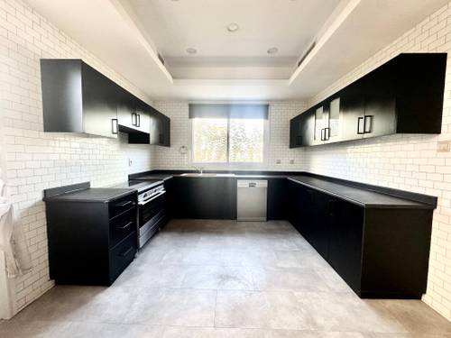 4 Beds Villa photo 16