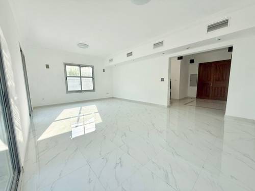 4 Beds Townhouse photo 8